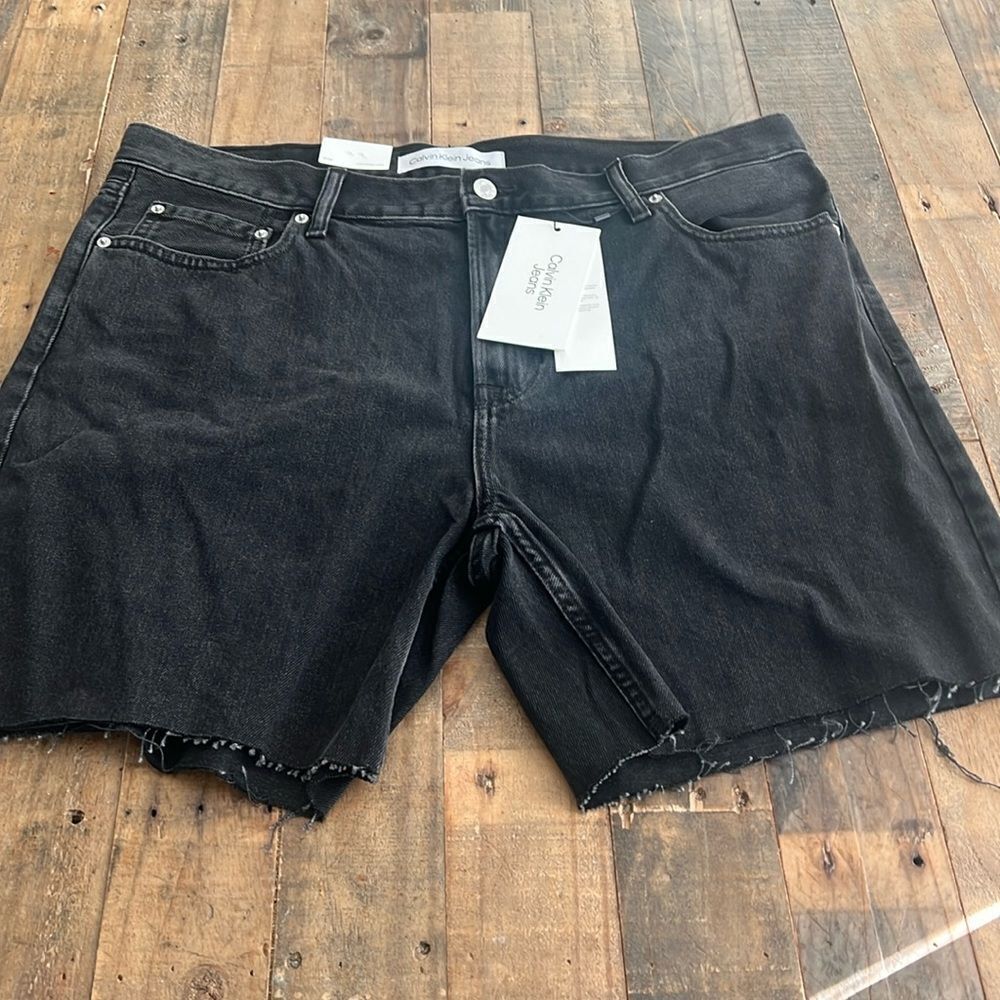 NWT WOMENS SIZE W36 CUT OFF SHORTS